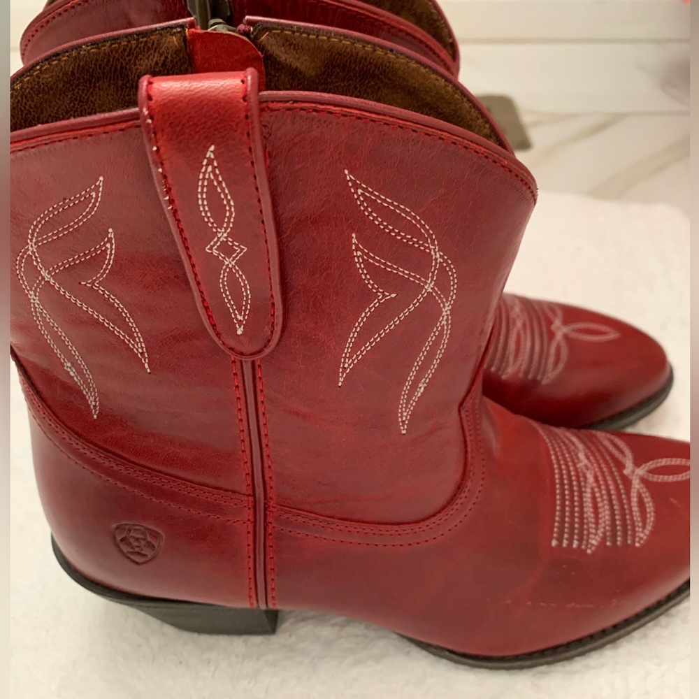 Ariat 8.5 brand new cowboy boots